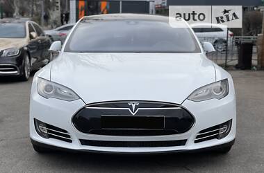 Седан Tesla Model S 2014 в 