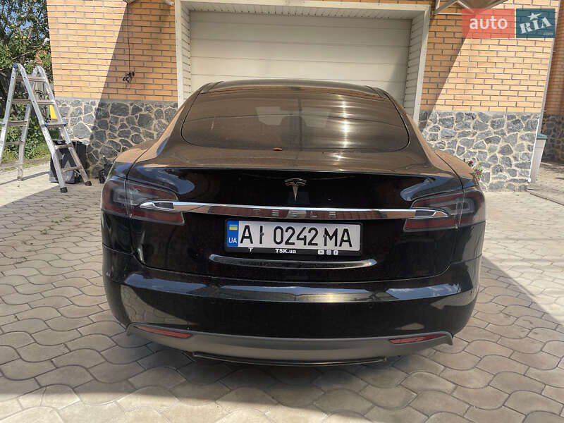 Седан Tesla Model S 2015 в Киеве