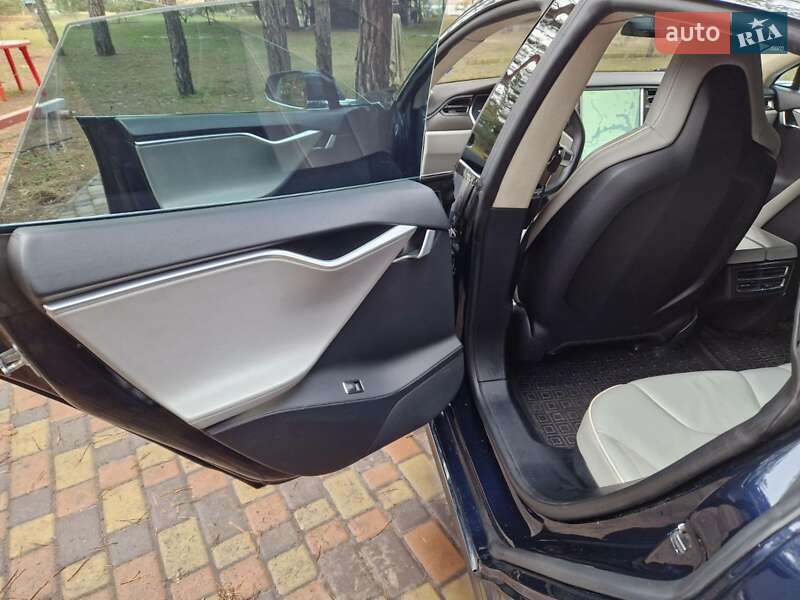Лифтбек Tesla Model S 2013 в Черкассах