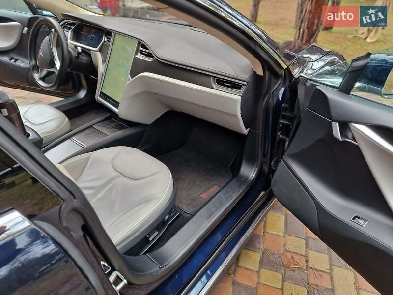 Лифтбек Tesla Model S 2013 в Черкассах