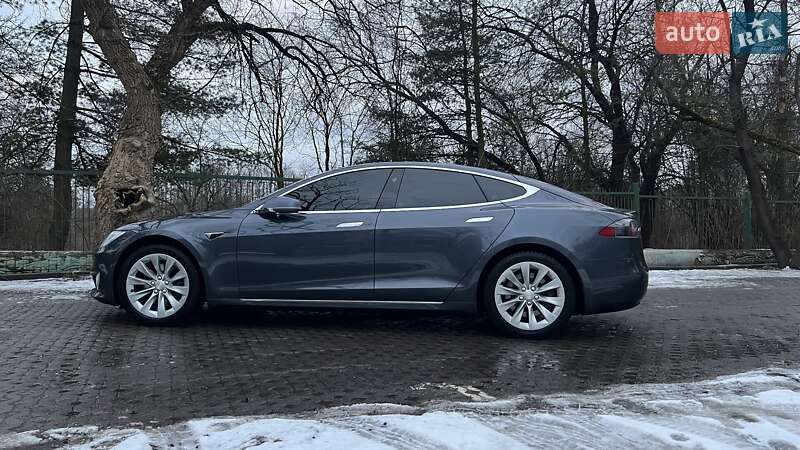 Ліфтбек Tesla Model S 2019 в Харкові