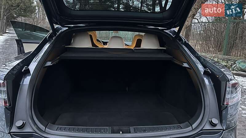 Ліфтбек Tesla Model S 2019 в Харкові