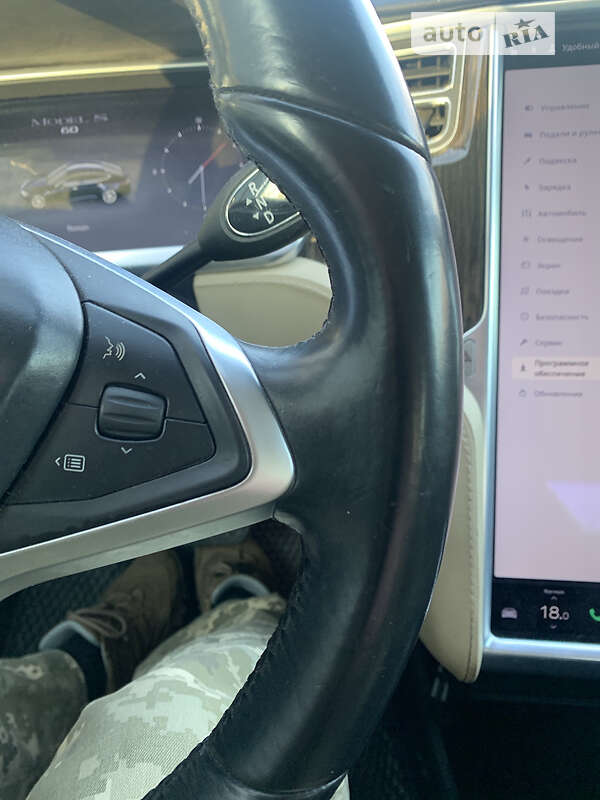 Ліфтбек Tesla Model S 2013 в Києві