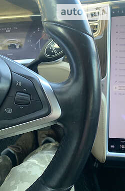 Лифтбек Tesla Model S 2013 в 