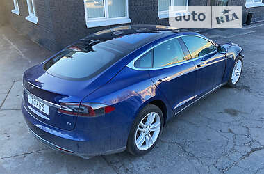 Лифтбек Tesla Model S 2015 в 