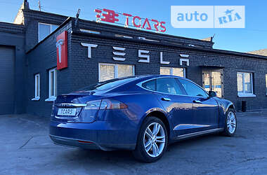 Лифтбек Tesla Model S 2015 в 