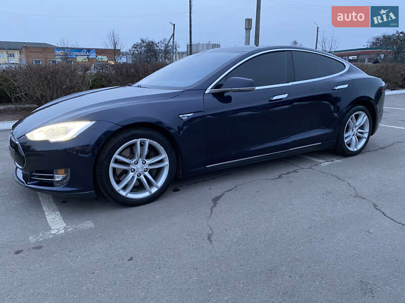 Ліфтбек Tesla Model S 2014 в Полтаві