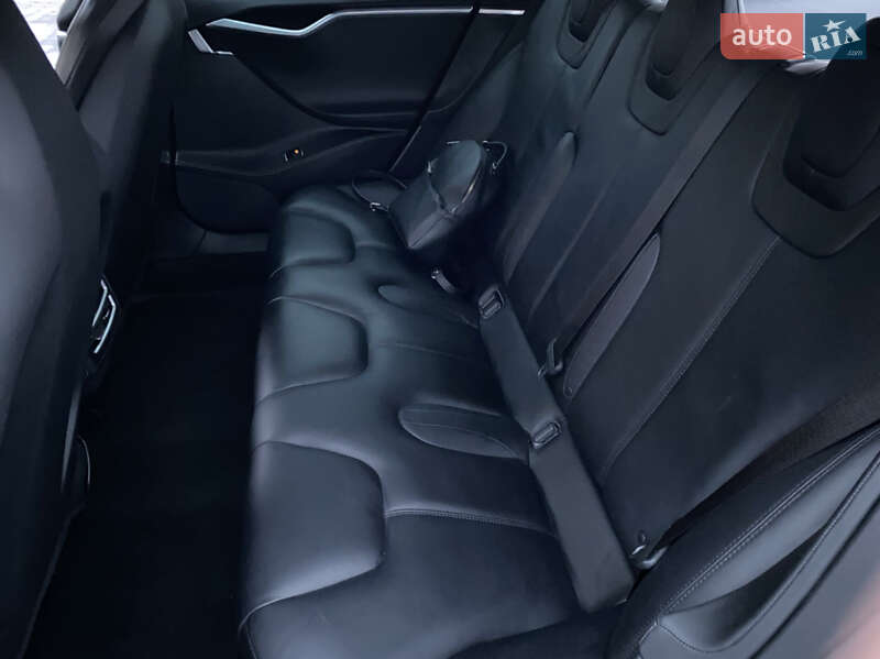 Ліфтбек Tesla Model S 2014 в Полтаві