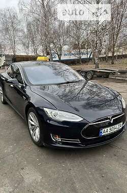 Седан Tesla Model S 2015 в Киеве