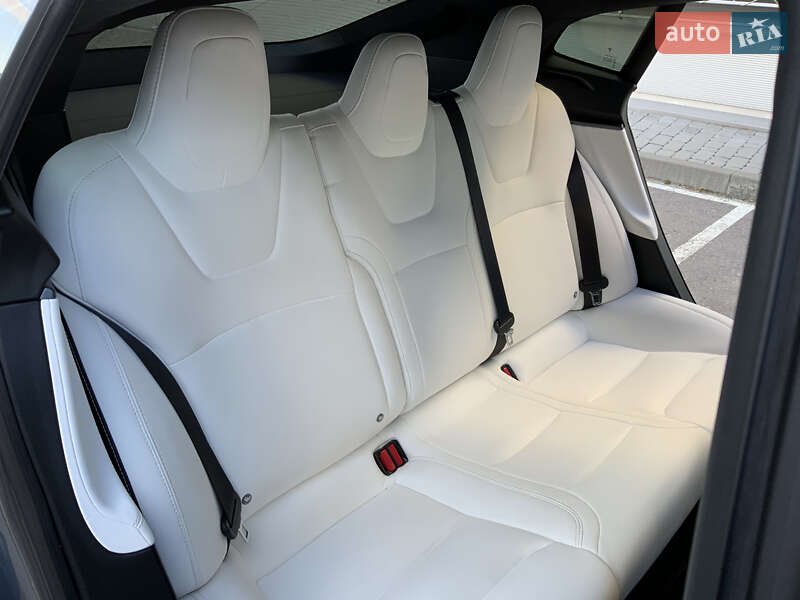 Лифтбек Tesla Model S 2020 в Киеве