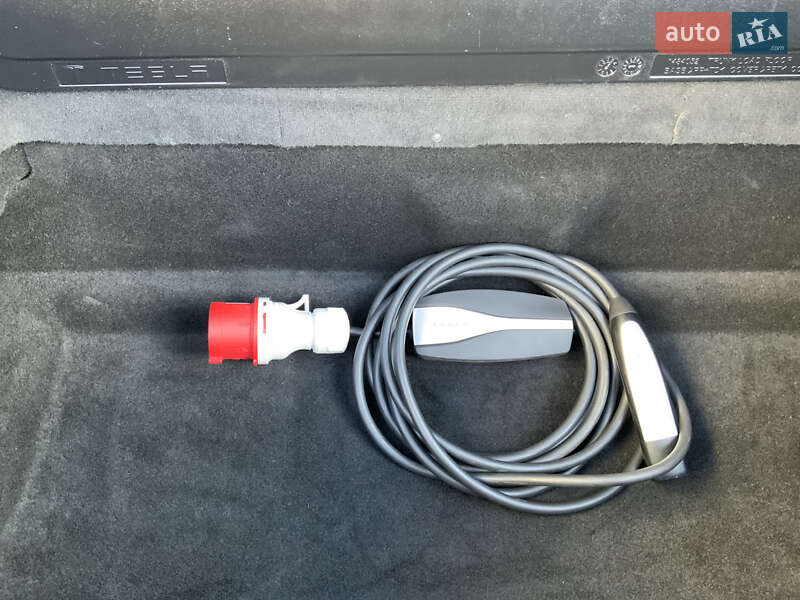 Лифтбек Tesla Model S 2020 в Киеве