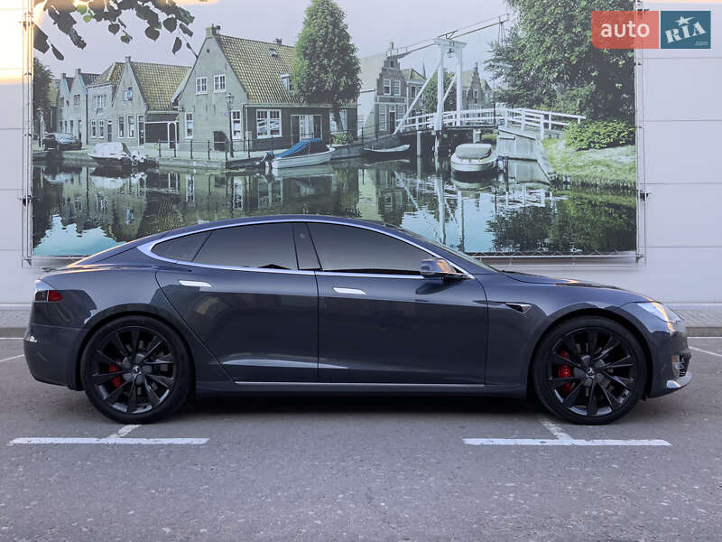 Лифтбек Tesla Model S 2020 в Киеве