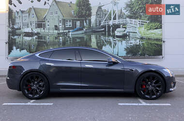 Лифтбек Tesla Model S 2020 в 