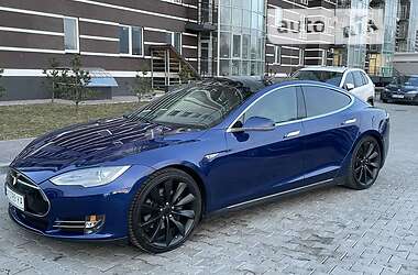 Лифтбек Tesla Model S 2015 в Хмельницком