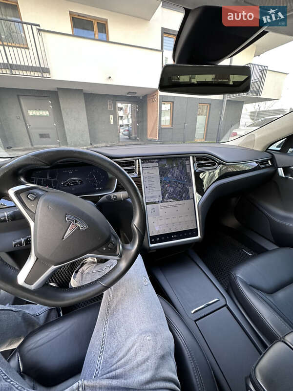 Седан Tesla Model S 2016 в Львові