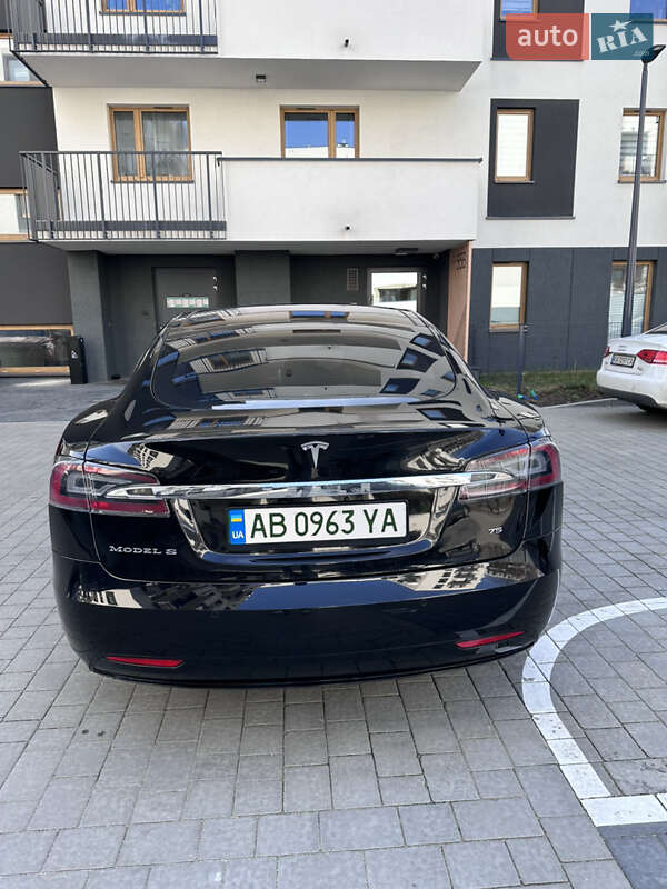 Седан Tesla Model S 2016 в Львові