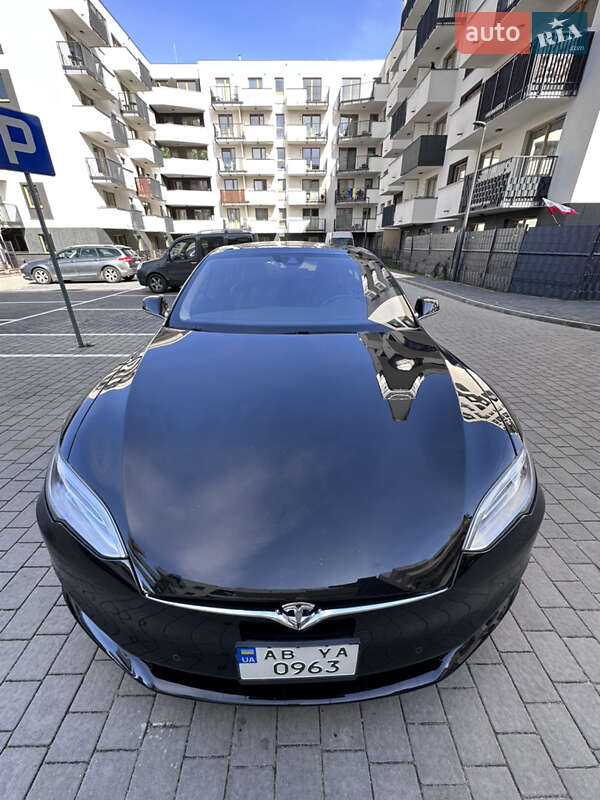 Седан Tesla Model S 2016 в Львові