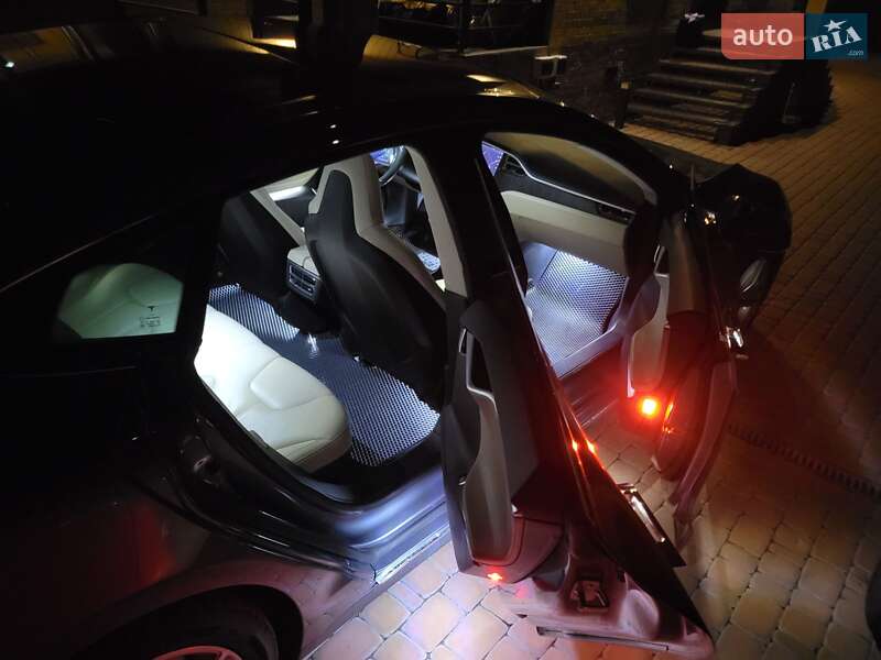 Ліфтбек Tesla Model S 2013 в Харкові