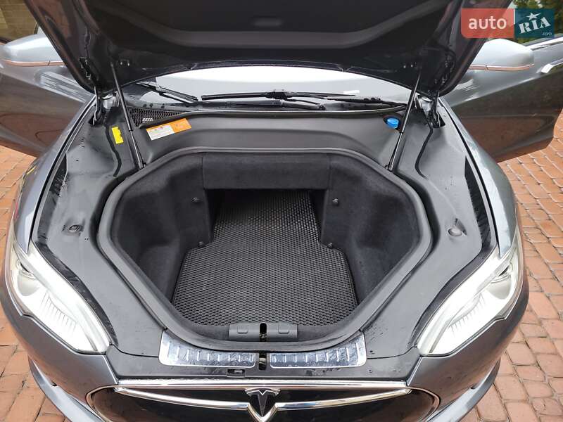 Ліфтбек Tesla Model S 2013 в Харкові