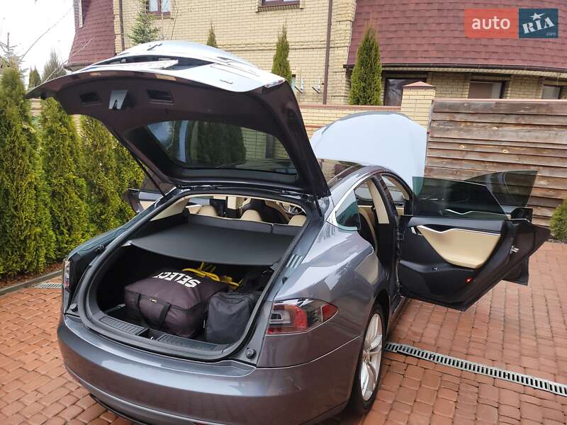 Ліфтбек Tesla Model S 2013 в Харкові