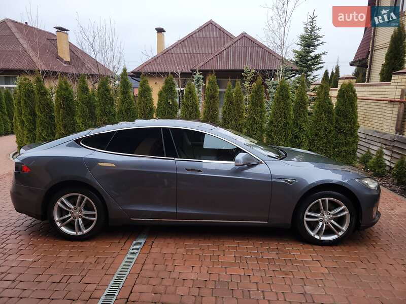 Ліфтбек Tesla Model S 2013 в Харкові