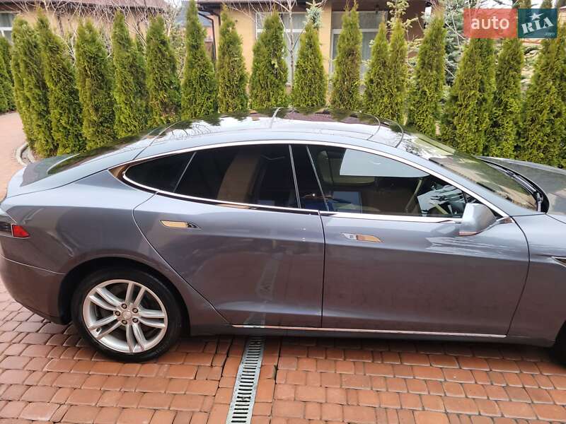 Ліфтбек Tesla Model S 2013 в Харкові