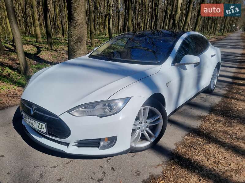 Лифтбек Tesla Model S 2013 в Виннице