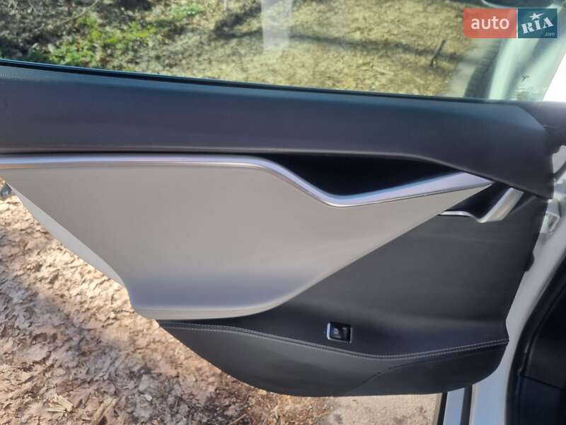 Лифтбек Tesla Model S 2013 в Виннице