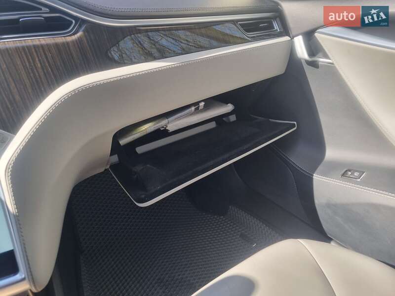 Лифтбек Tesla Model S 2013 в Виннице