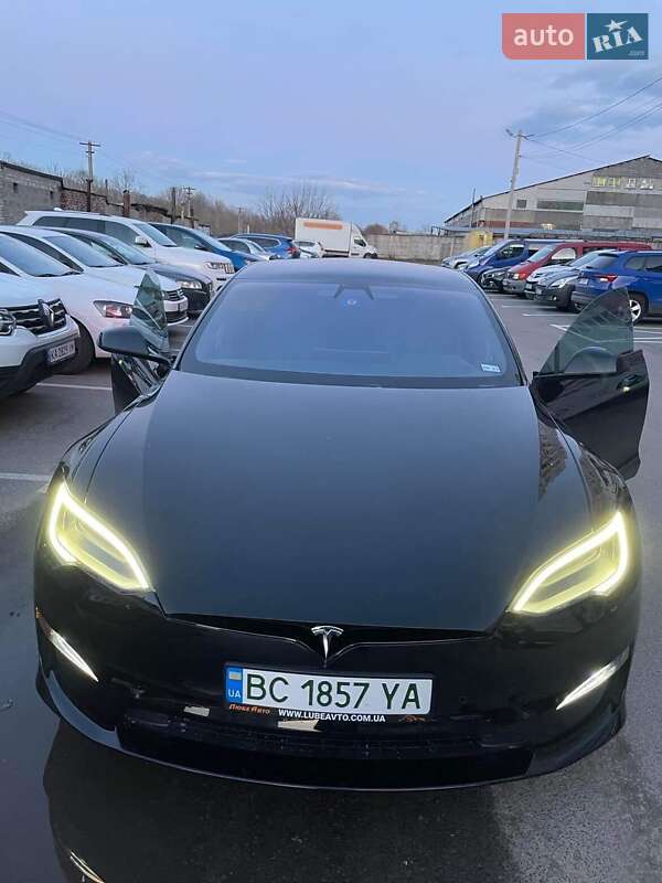 Tesla Model S 2021