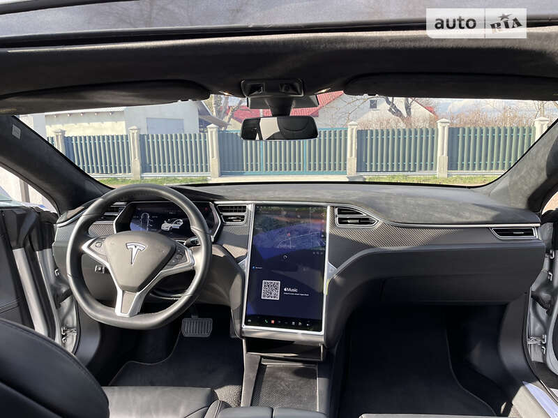 Лифтбек Tesla Model S 2017 в Львове