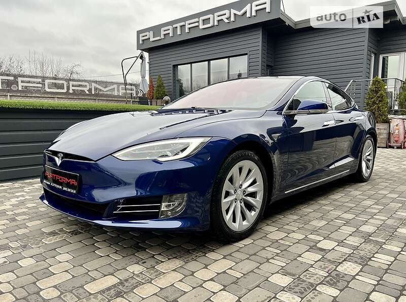 Лифтбек Tesla Model S 2019 в 