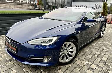 Лифтбек Tesla Model S 2019 в 