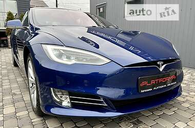 Лифтбек Tesla Model S 2019 в 