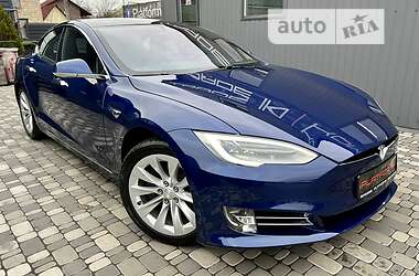 Лифтбек Tesla Model S 2019 в 