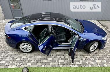 Лифтбек Tesla Model S 2019 в 