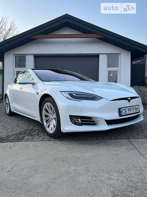 Хэтчбек Tesla Model S 2017 в Черновцах