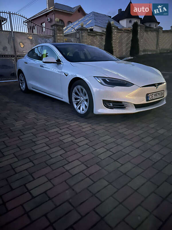 Хетчбек Tesla Model S 2017 в Чернівцях