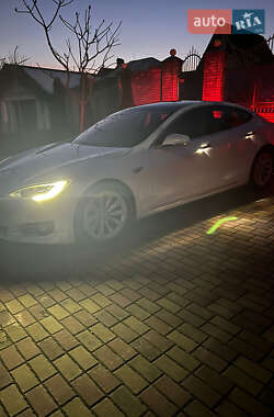 Хетчбек Tesla Model S 2017 в Чернівцях