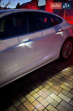 Хетчбек Tesla Model S 2017 в Чернівцях