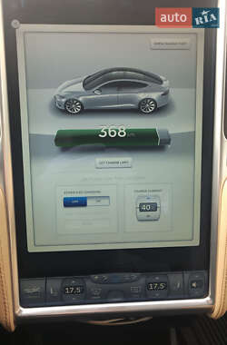 Седан Tesla Model S 2013 в 