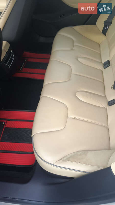 Седан Tesla Model S 2013 в Харкові