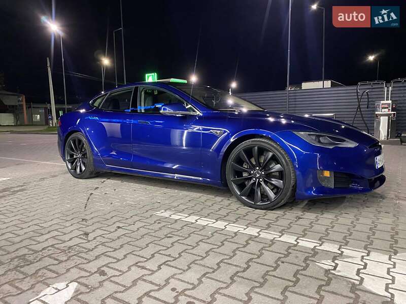 Tesla Model S 2015