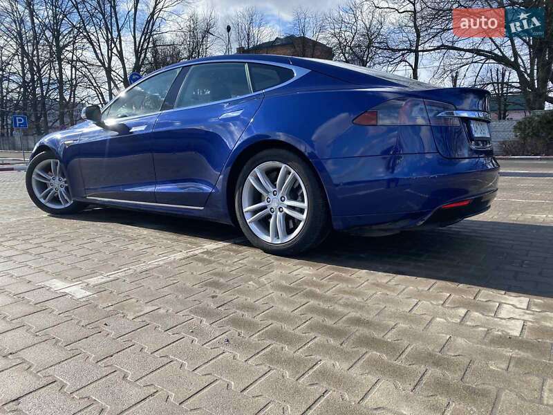 Ліфтбек Tesla Model S 2015 в Житомирі