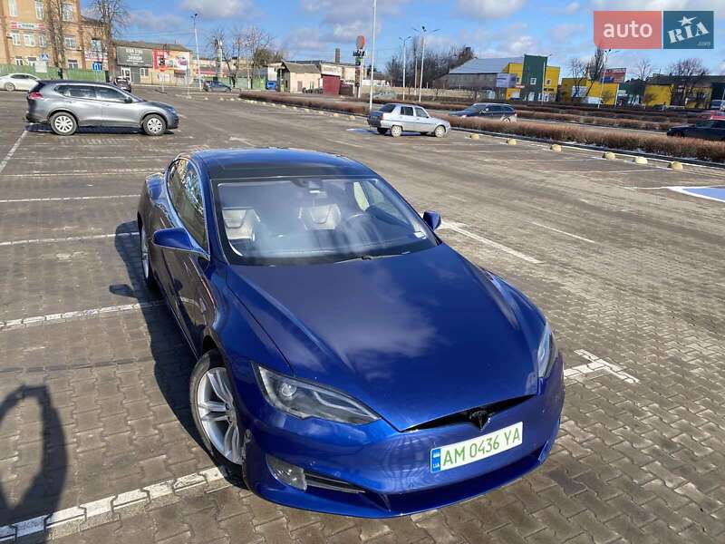 Ліфтбек Tesla Model S 2015 в Житомирі