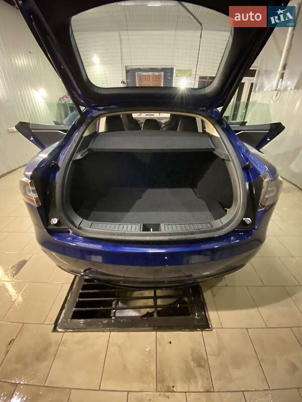 Ліфтбек Tesla Model S 2015 в Житомирі