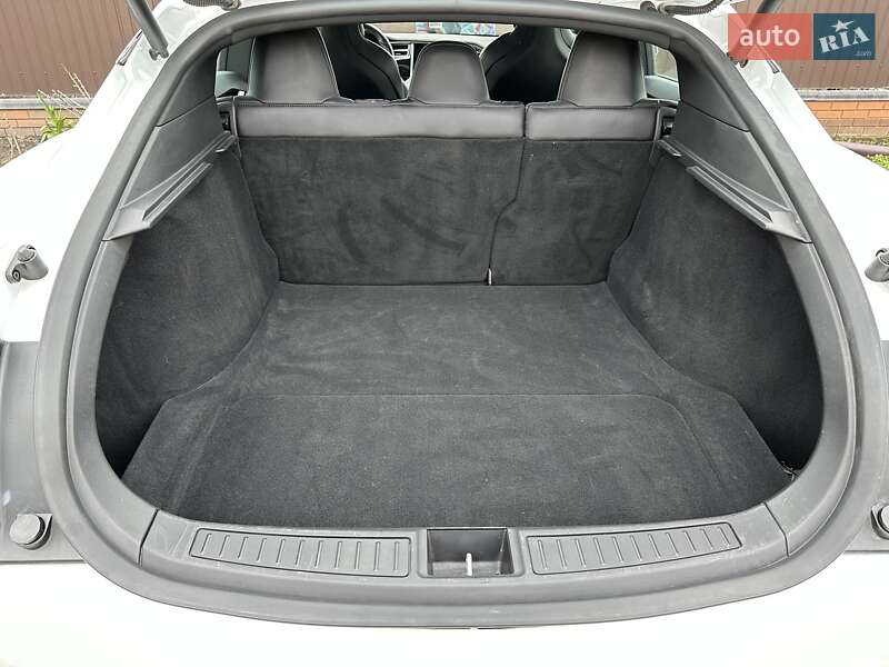 Ліфтбек Tesla Model S 2017 в Сумах