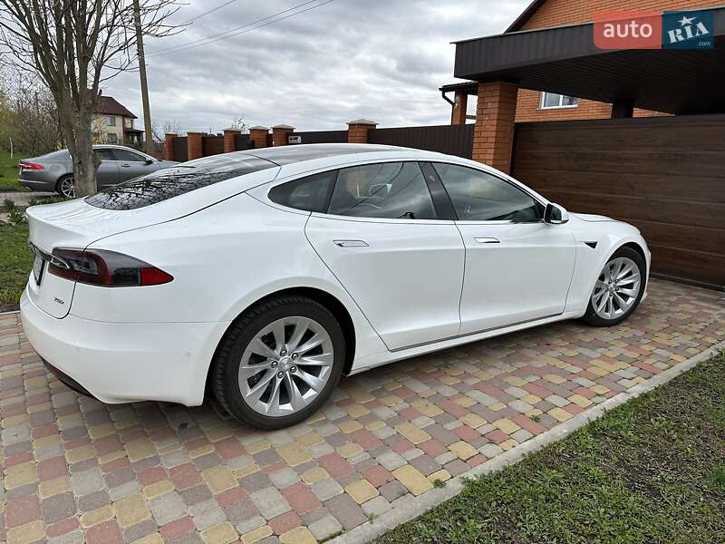 Ліфтбек Tesla Model S 2017 в Сумах