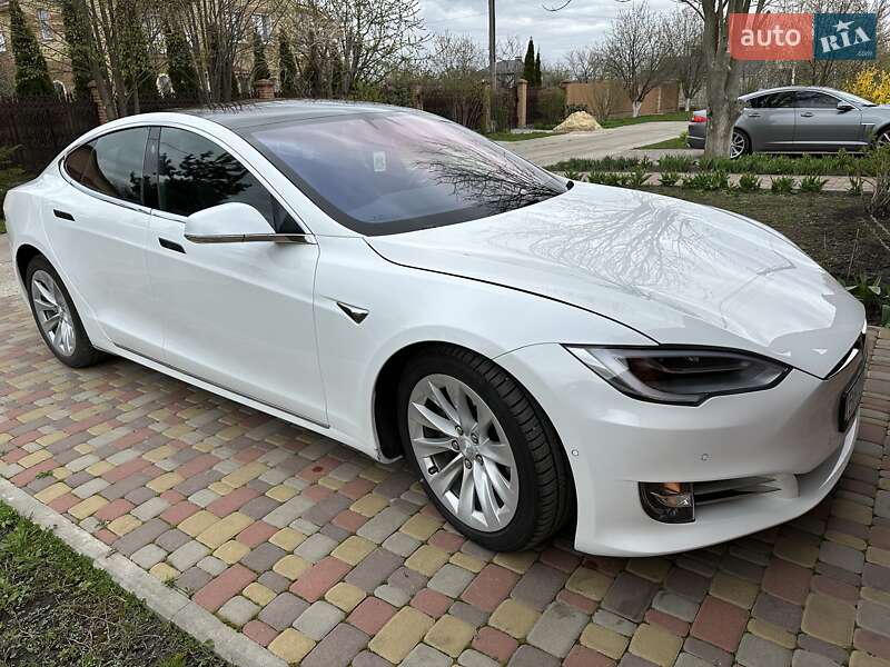 Ліфтбек Tesla Model S 2017 в Сумах