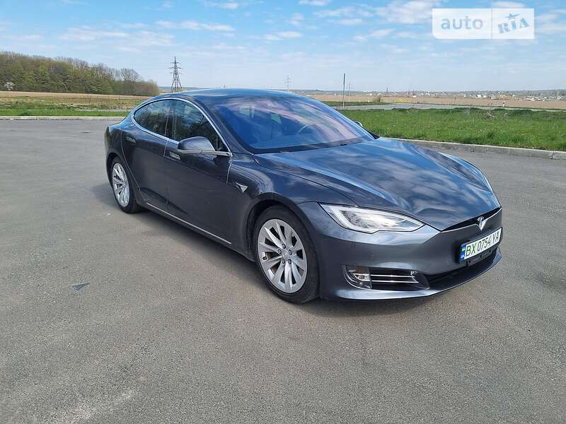 Ліфтбек Tesla Model S 2017 в Дунаївцях